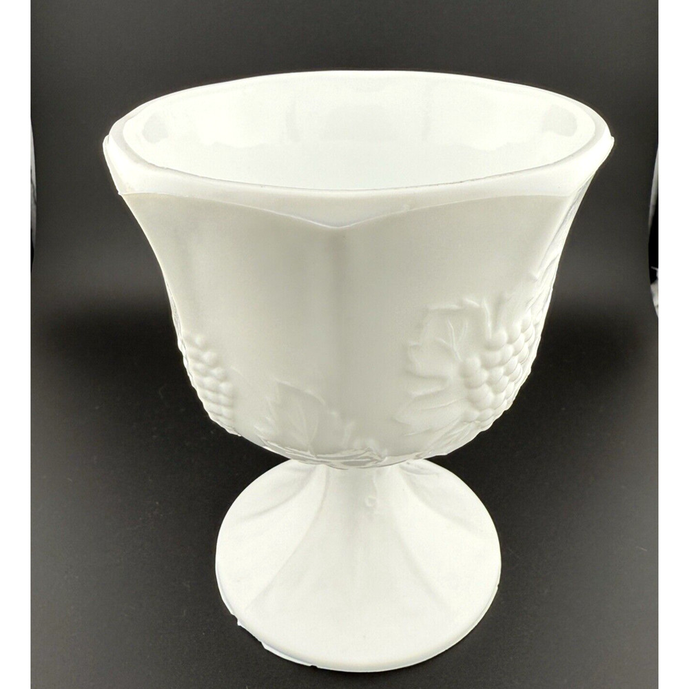 VTG Indiana Glass Colony Harvest Vine & Leaf Milk Glass Footed Compote 6,5"